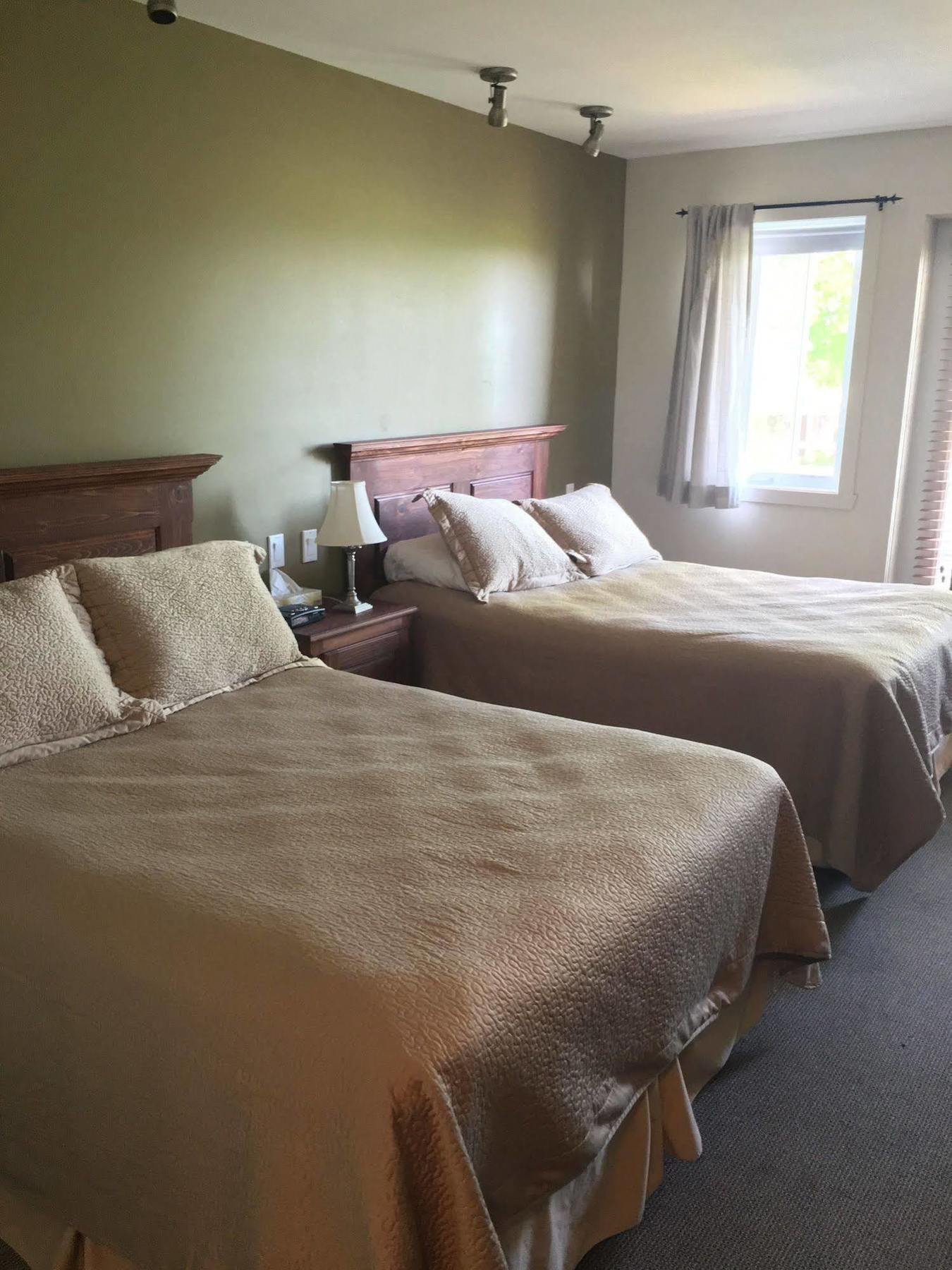 Auberge La Courtepointe 프티트-리비에르-생-프랑수아 외부 사진