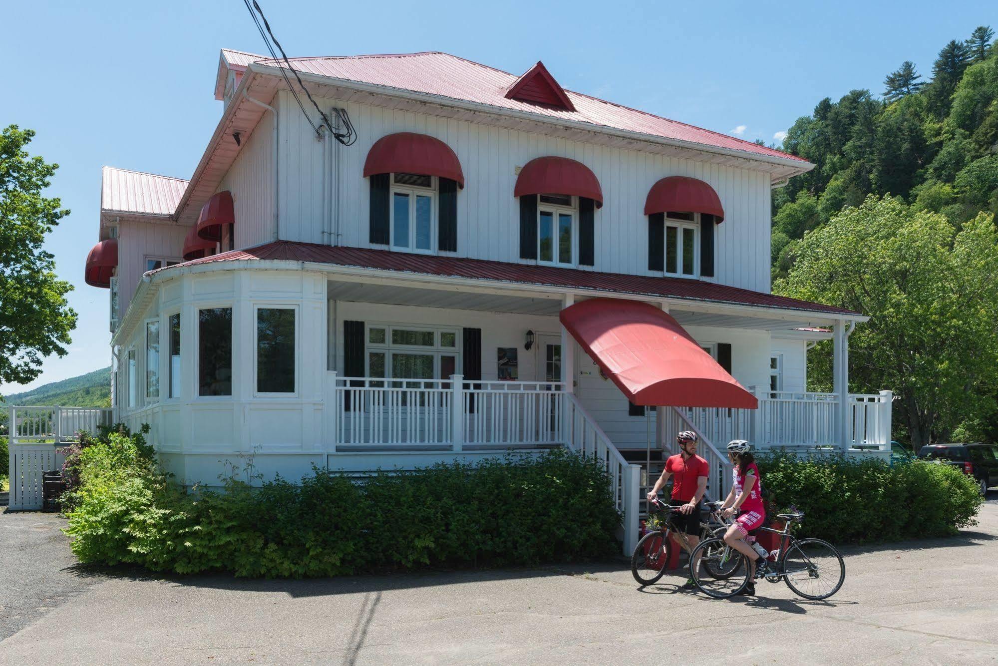 Auberge La Courtepointe 프티트-리비에르-생-프랑수아 외부 사진